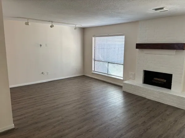 $2,100 | 1323 Reddleshire Lane, Unit 1323, Houston, TX 77043