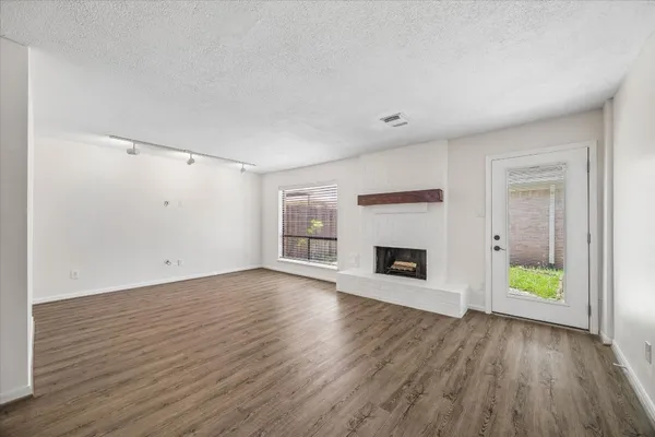 $1,900 | 1323 Reddleshire Lane, Unit 1323, Houston, TX 77043