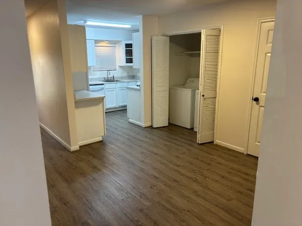 $2,100 | 1323 Reddleshire Lane, Unit 1323, Houston, TX 77043