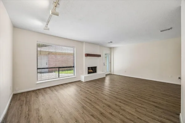 $1,900 | 1323 Reddleshire Lane, Unit 1323, Houston, TX 77043