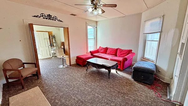 $79,900 | 12 East Main Street, Madelia, MN 56062