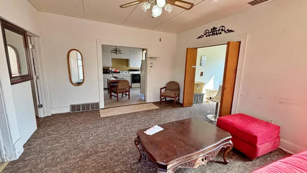 $79,900 | 12 East Main Street, Madelia, MN 56062