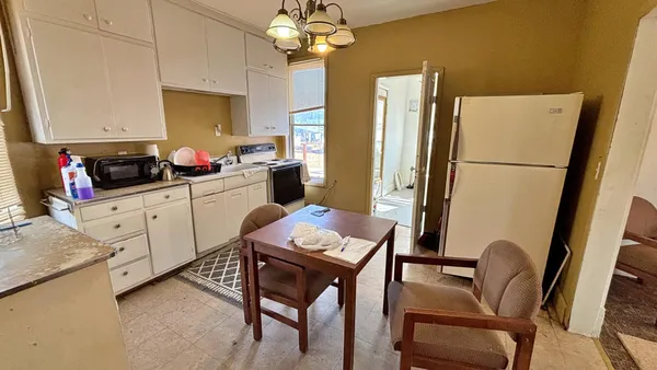 $79,900 | 12 East Main Street, Madelia, MN 56062