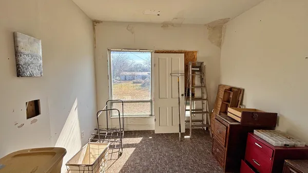 $79,900 | 12 East Main Street, Madelia, MN 56062