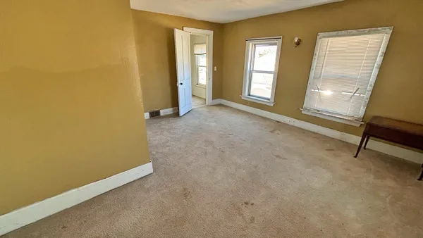 $79,900 | 12 East Main Street, Madelia, MN 56062