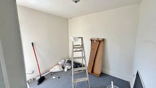 $79,900 | 12 East Main Street, Madelia, MN 56062