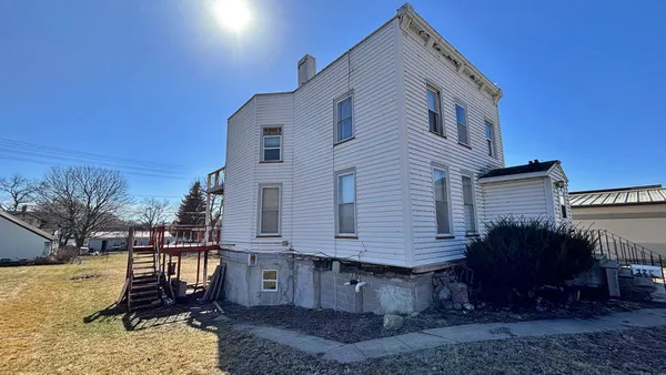 $79,900 | 12 East Main Street, Madelia, MN 56062