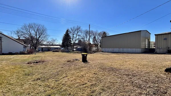 $79,900 | 12 East Main Street, Madelia, MN 56062