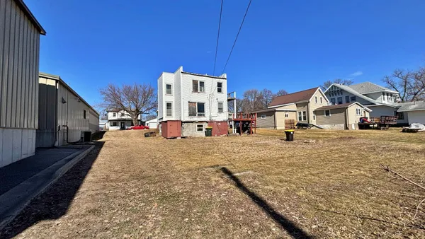 $79,900 | 12 East Main Street, Madelia, MN 56062