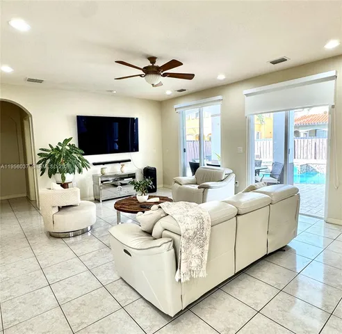 $1,100,000 | 15383 Southwest 23rd Street, Miami, FL 33185