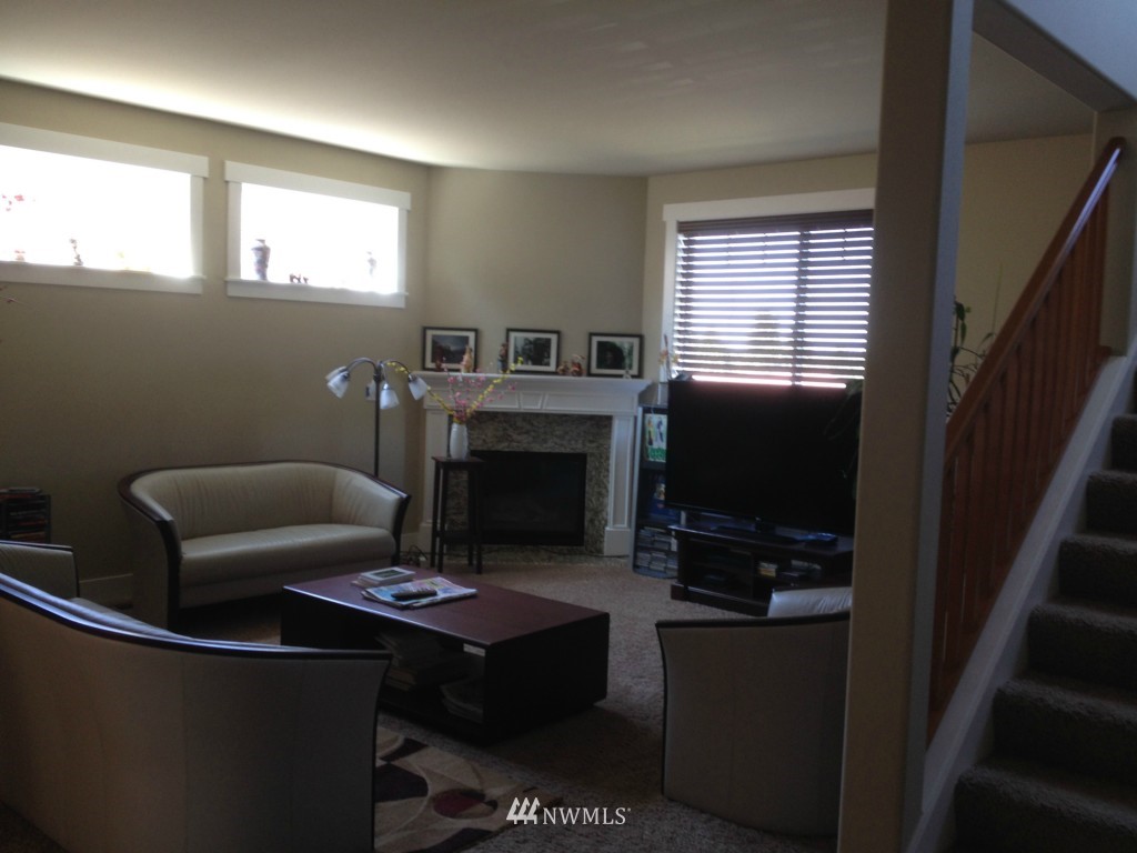 540 Monroe Avenue Northeast Renton, WA 98056 - Photo 2 of 22 Gallery Image 2