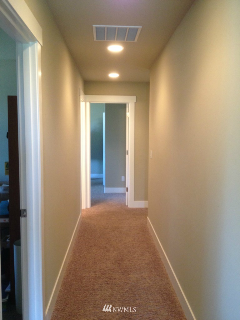 540 Monroe Avenue Northeast Renton, WA 98056 - Photo 9 of 22 Gallery Image 9