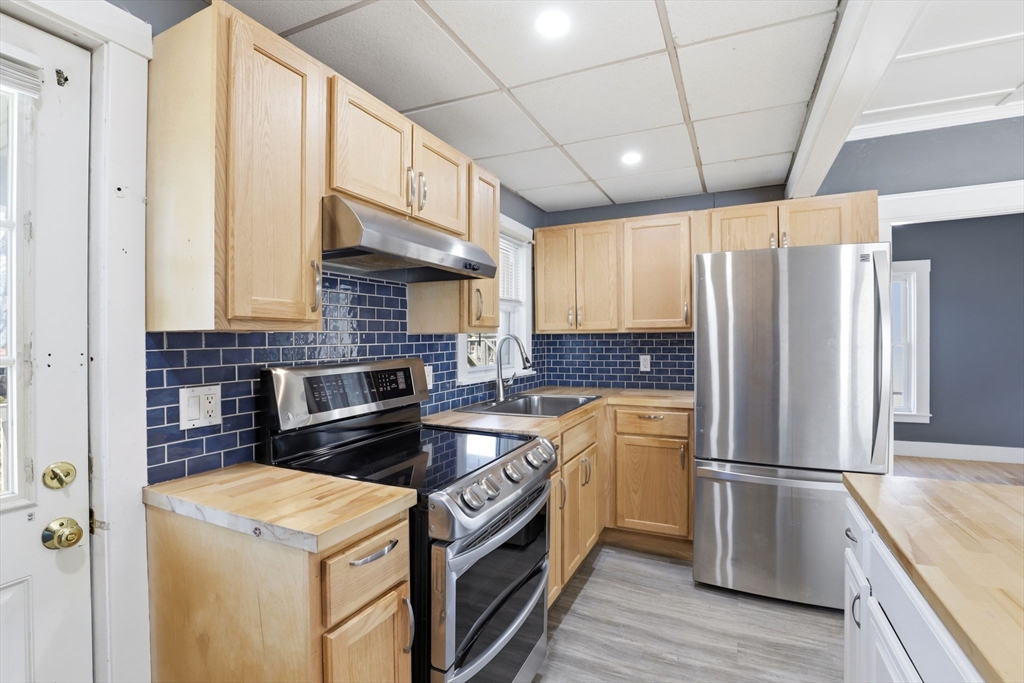 79 Cambridge Street Fall River, MA 02721 - Photo 12 of 41