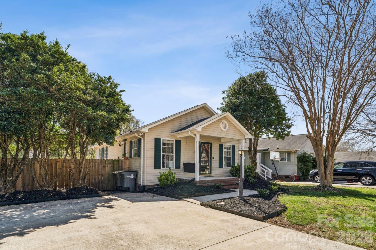 610 Eddleman Road Kannapolis, NC 28083 - Photo 4 of 34 a front view of a house with a yard