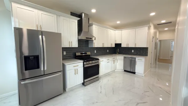$2,850 | 291 Avenue B, Unit 2, Bayonne, NJ 07002