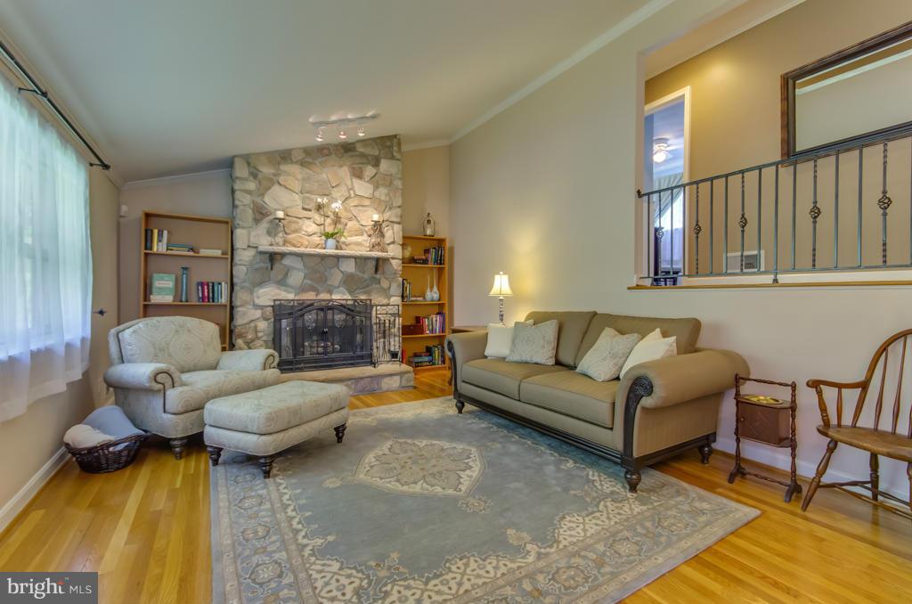 12913 Bluhill Road Silver Spring, MD 20906 - Photo 2 of 22 Living Room