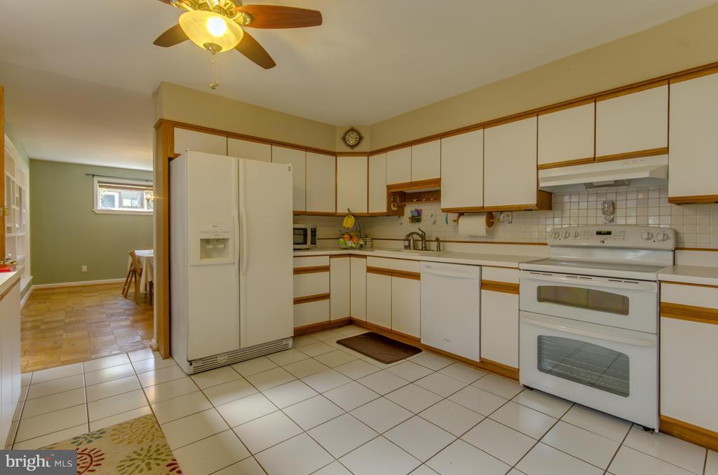 12913 Bluhill Road Silver Spring, MD 20906 - Photo 13 of 22 Kitchen