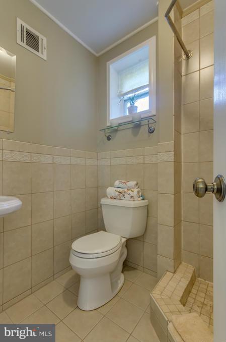 12913 Bluhill Road Silver Spring, MD 20906 - Photo 17 of 22 Bath