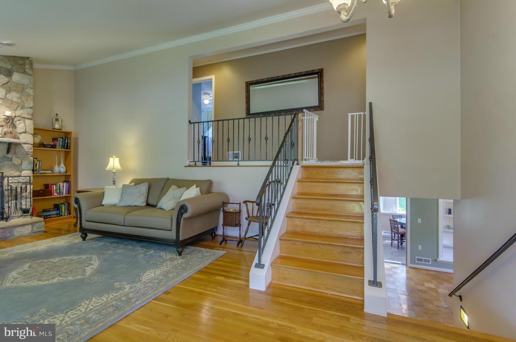 12913 Bluhill Road Silver Spring, MD 20906 - Photo 3 of 22 Living Room
