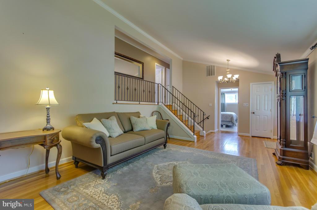 12913 Bluhill Road Silver Spring, MD 20906 - Photo 4 of 22 Living Room