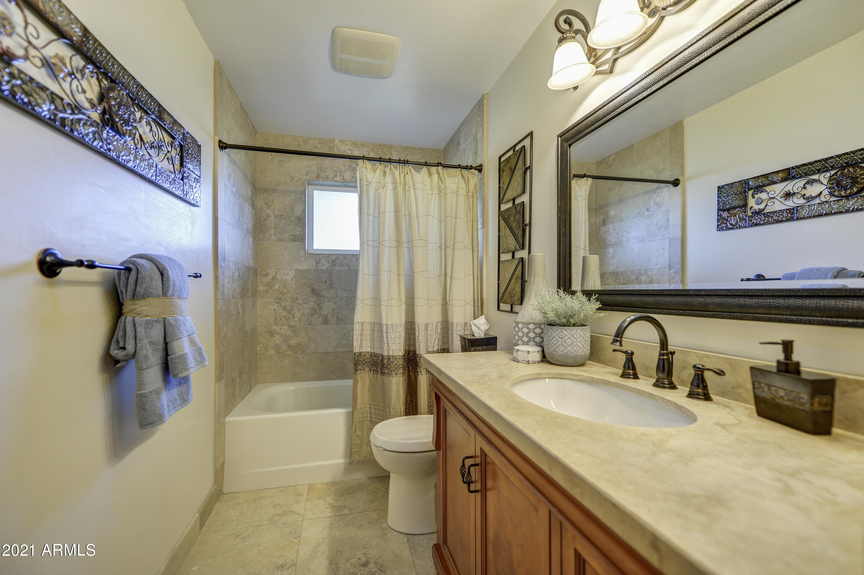 1017 East Ocotillo Road Phoenix, AZ 85014 - Photo 12 of 17 Hall Bath