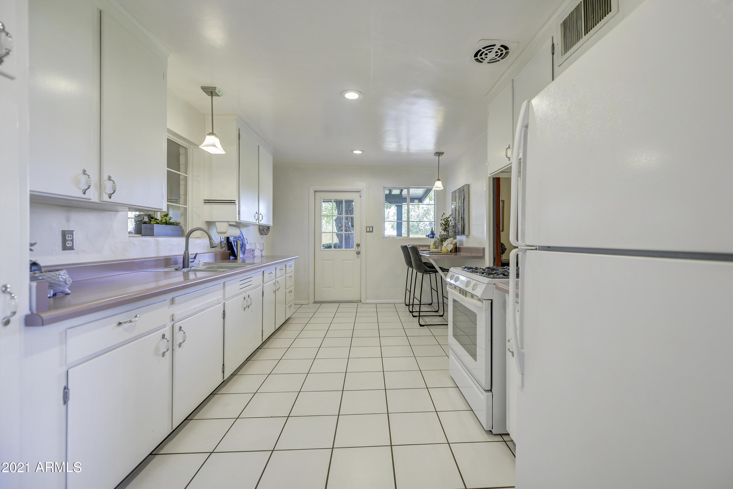 1017 East Ocotillo Road Phoenix, AZ 85014 - Photo 6 of 17 Kitchen