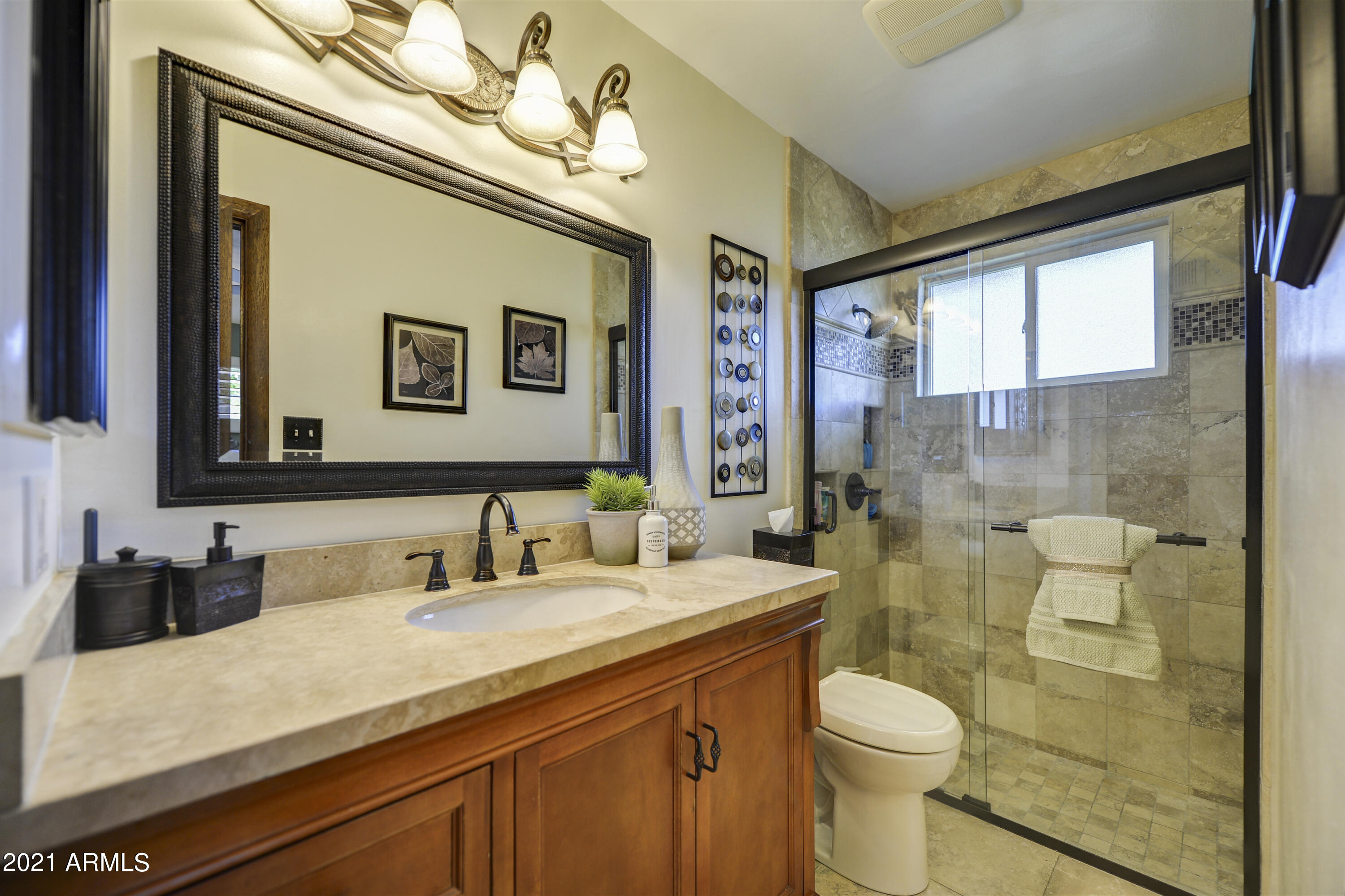 1017 East Ocotillo Road Phoenix, AZ 85014 - Photo 10 of 17 Owner's Bath