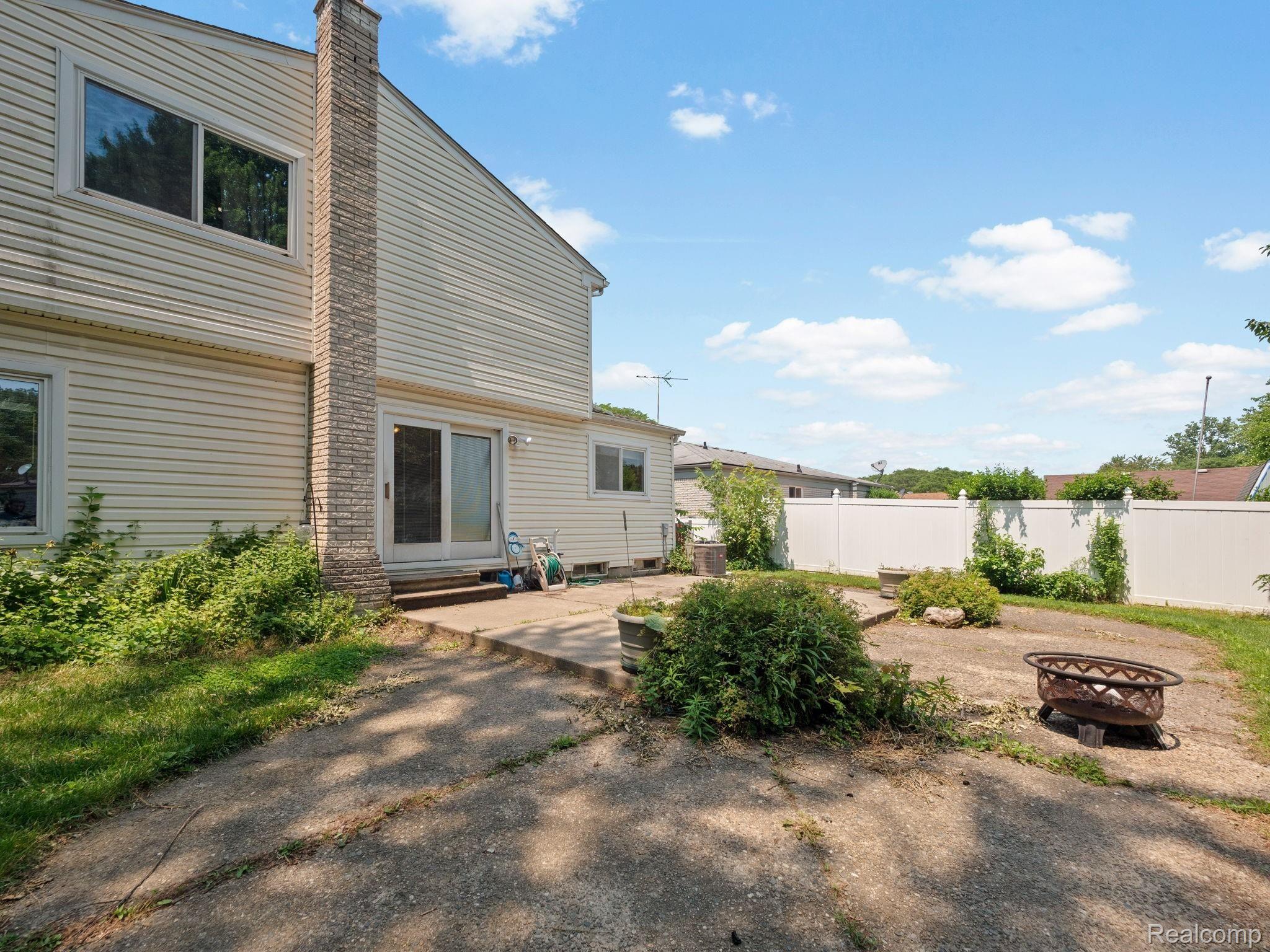 891 Meadowlake Road Canton, MI 48188 - Photo 43 of 43 P3344647.jpg