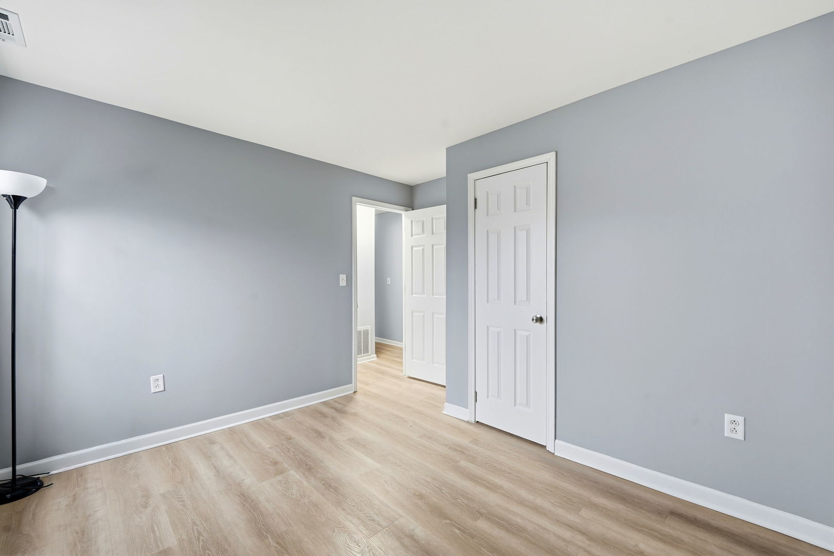 210 Willow Road Streamwood, IL 60107 - Photo 11 of 26 a view of an empty room