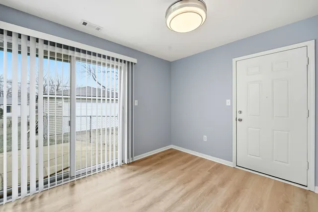 $309,900 | 210 Willow Road, Streamwood, IL 60107