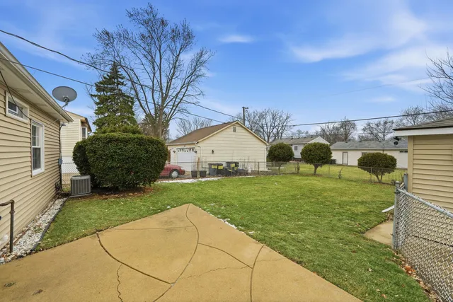 $309,900 | 210 Willow Road, Streamwood, IL 60107