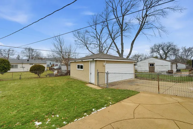 $309,900 | 210 Willow Road, Streamwood, IL 60107