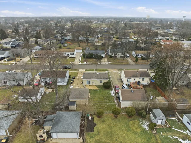 $309,900 | 210 Willow Road, Streamwood, IL 60107