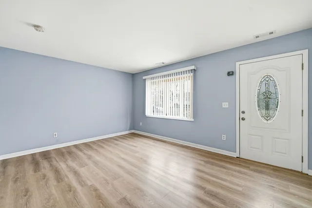 $309,900 | 210 Willow Road, Streamwood, IL 60107