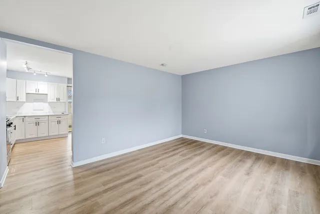 $309,900 | 210 Willow Road, Streamwood, IL 60107