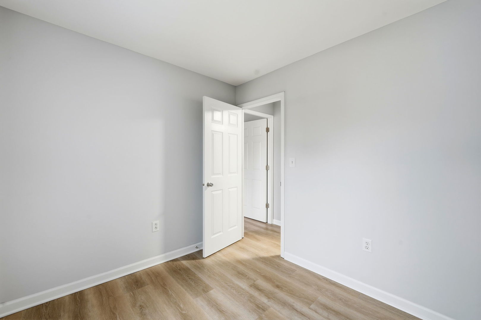 210 Willow Road Streamwood, IL 60107 - Photo 7 of 26 a view of an empty room