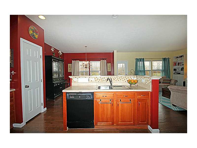258 Maple Ridge Drive Canonsburg, PA 15317 - Photo 11 of 23 Kitchen.