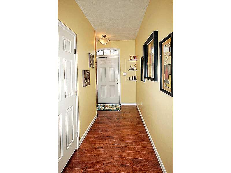 258 Maple Ridge Drive Canonsburg, PA 15317 - Photo 3 of 23 Entry/Foyer.
