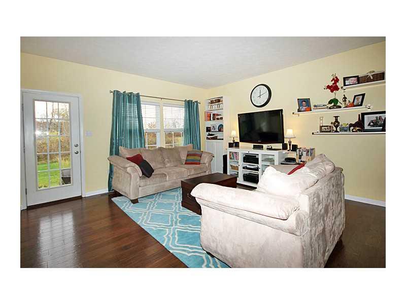 258 Maple Ridge Drive Canonsburg, PA 15317 - Photo 5 of 23 Living Room.