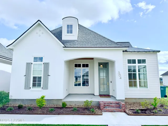 $474,800 | 504 Broyles Lane, Youngsville, LA 70592