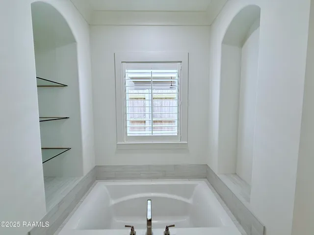 $474,800 | 504 Broyles Lane, Youngsville, LA 70592