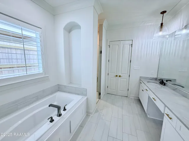 $474,800 | 504 Broyles Lane, Youngsville, LA 70592