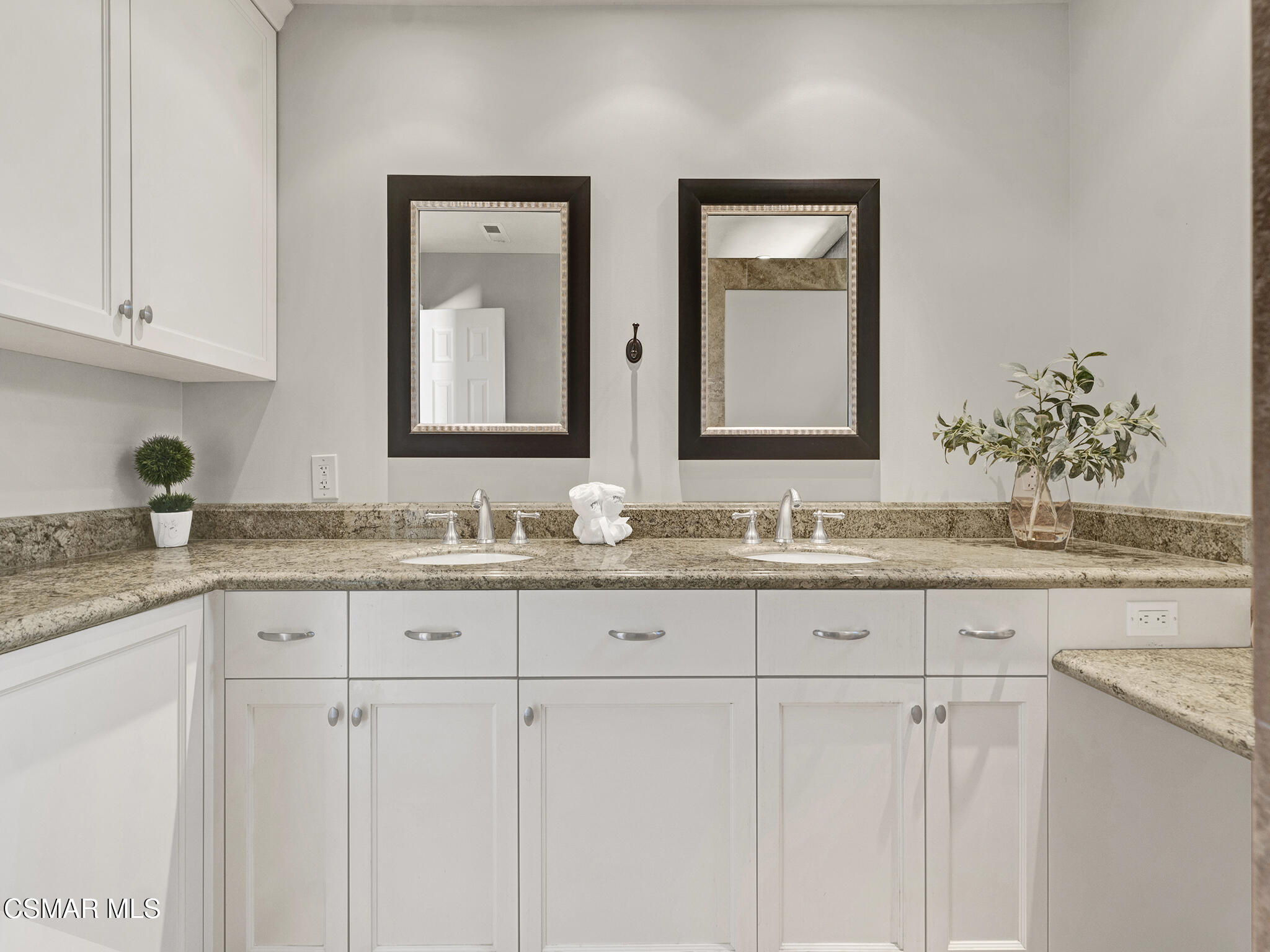 1506 Rambling Road Simi Valley, CA 93065 - Photo 20 of 79 Primary Bathroom