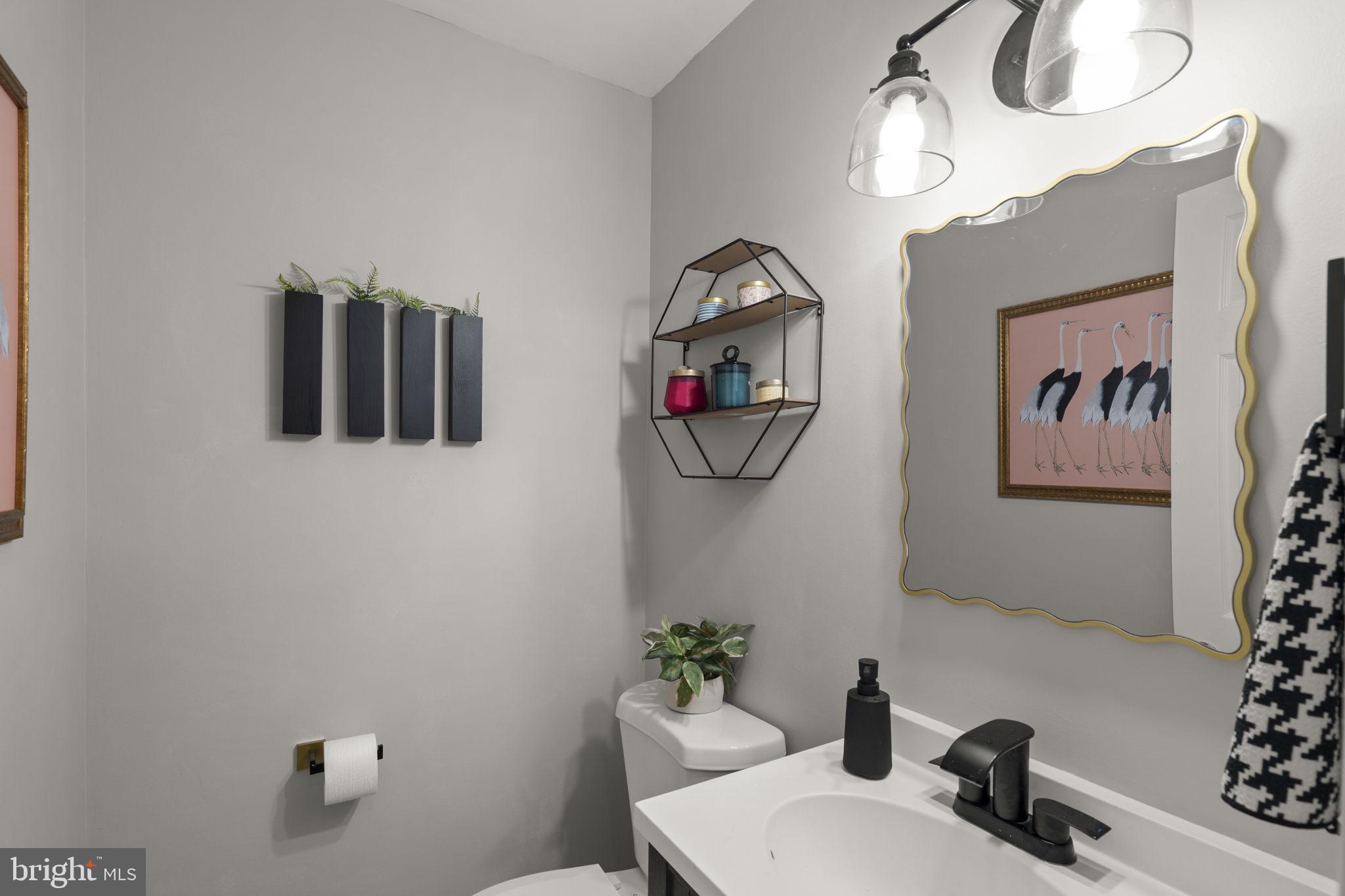 6106 Roxbury Avenue Springfield, VA 22152 - Photo 21 of 50 Powder Room on main level