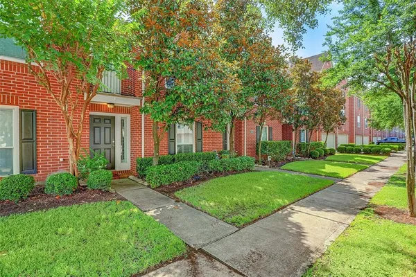 $2,450 | 934 East Heights Hollow Lane, Houston, TX 77007