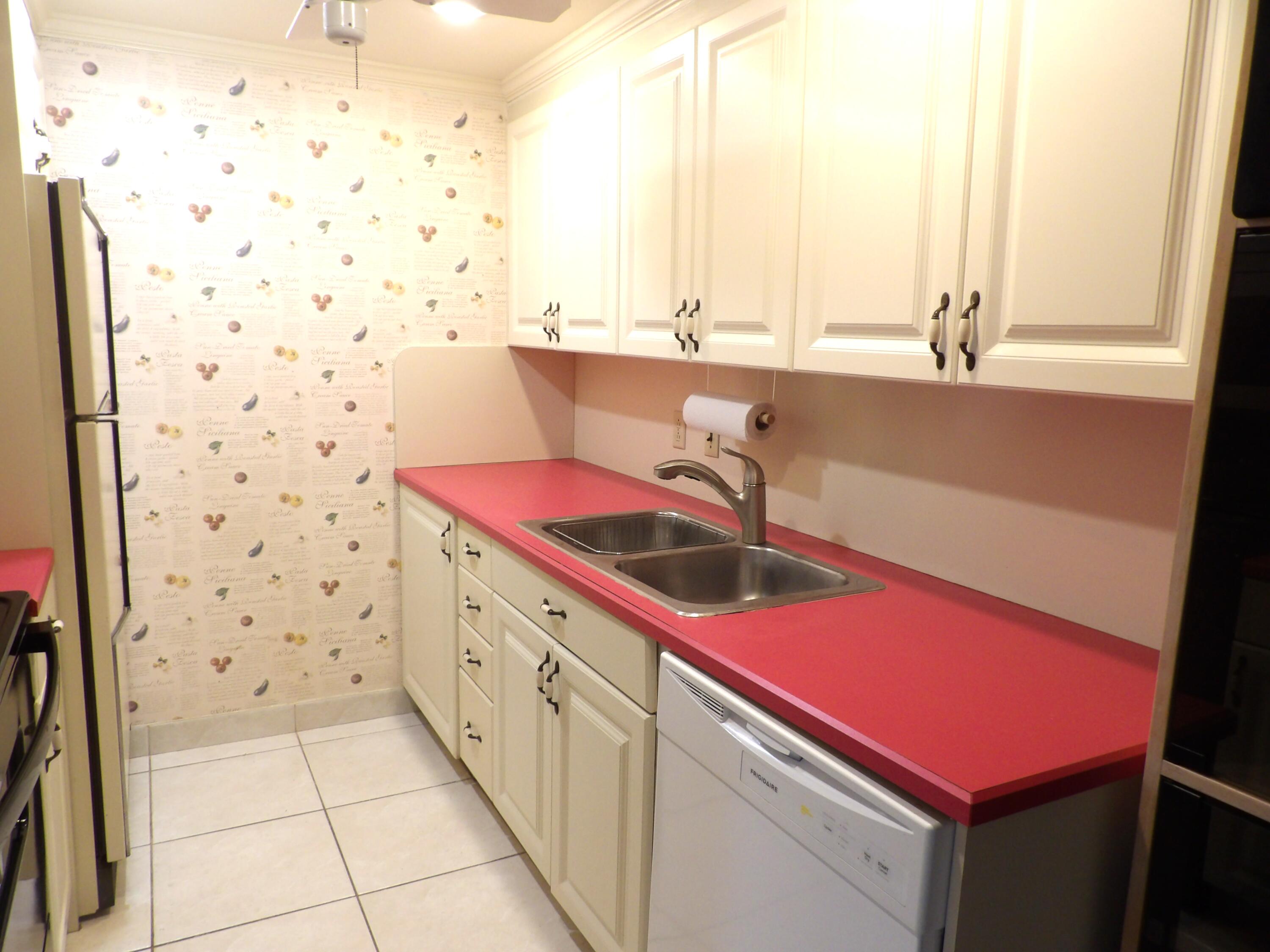 4074 Cornwall East, Unit 4074 Boca Raton, FL 33434 - Photo 4 of 30 Kitchen