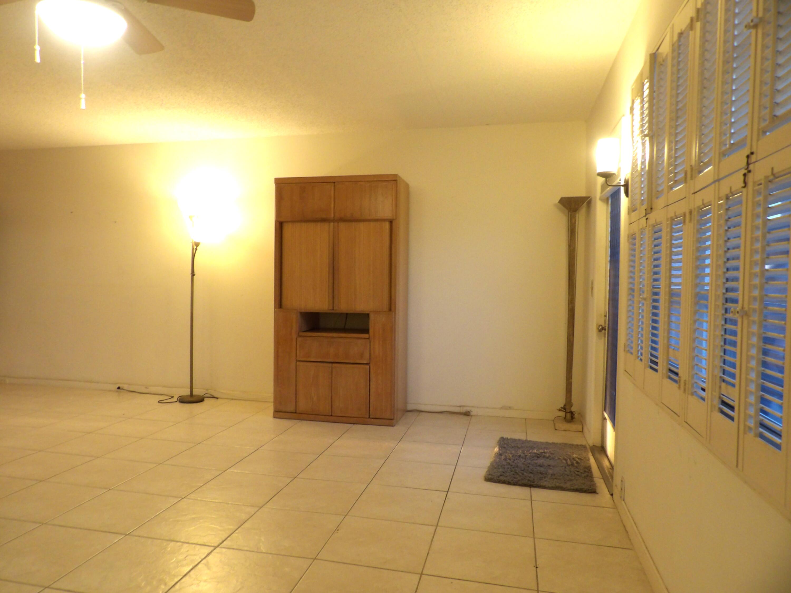 4074 Cornwall East, Unit 4074 Boca Raton, FL 33434 - Photo 7 of 30 Living Room