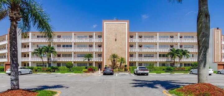4074 Cornwall East, Unit 4074 Boca Raton, FL 33434 - Photo 8 of 30 Front View
