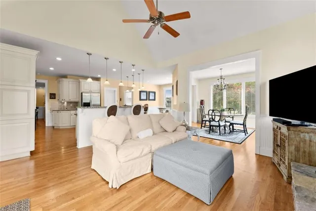 $999,998 | 526 Orchard Drive, Clarkesville, GA 30523