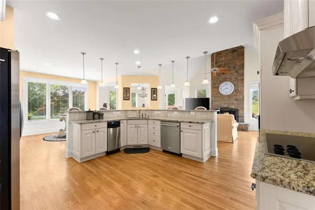 $999,998 | 526 Orchard Drive, Clarkesville, GA 30523